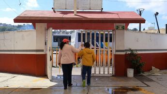 Los padres de familia deben anticiparse a los trámites para asegurar la educación básica de sus hijos / Leslie Flores / Es Imagen