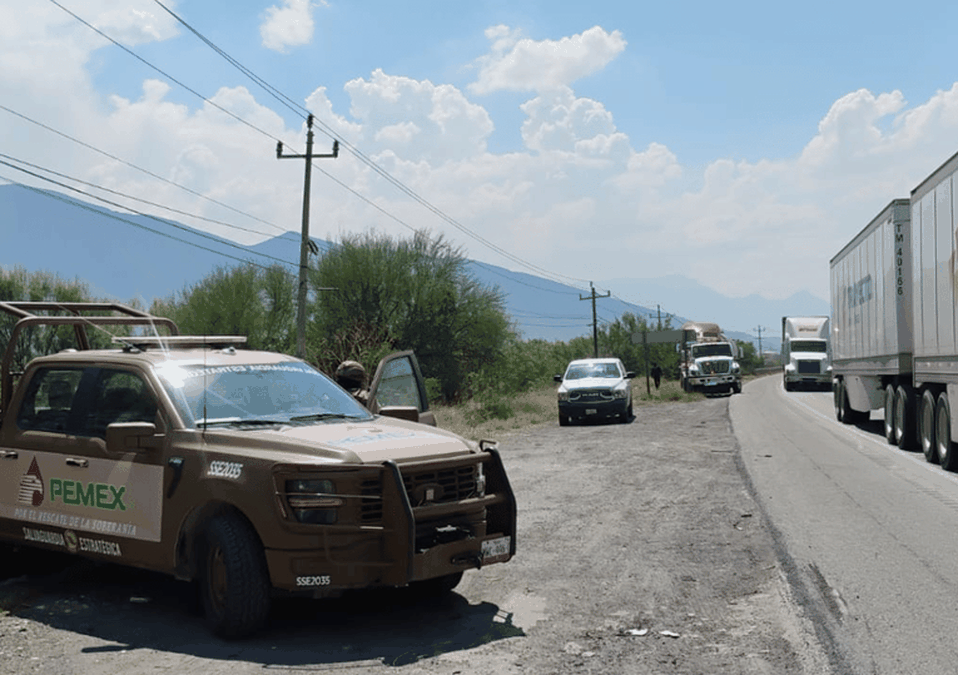 Aseguran pipa con hidrocarburos en García NL