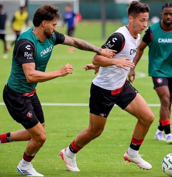 Con la salida de Shlegel, Hernán Crespo tiene que intervenir nuevamente en la zona defensiva de Atlas | Atlas FC vía X