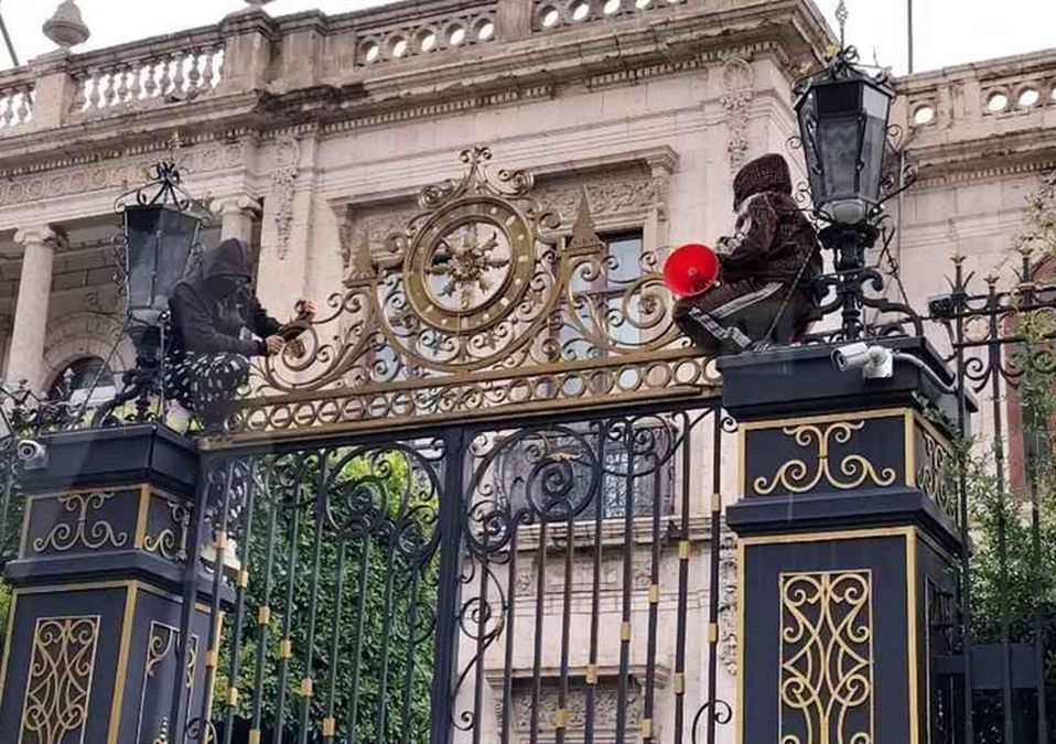 Manifestantes también mantienen un campamento sobre la calle Abraham González | Jorge Becerril