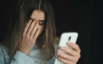 Stalkear frecuentemente podría generar adicción y depresión