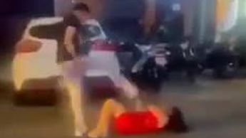 Perú: Hombre golpea a su novia afuera de antro