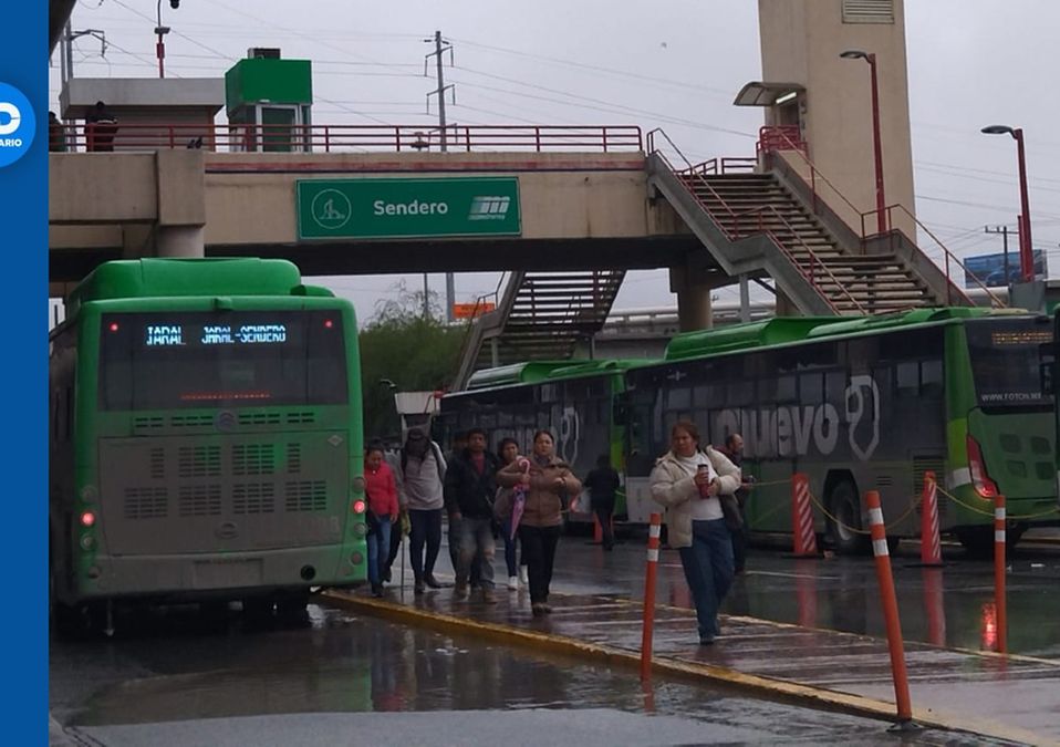 Usuario celebran reapertura de línea 2 del metro en Monterrey | Sandra González