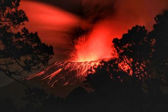 Fotografía de archivo de una explosión volcánica del Popocatépetl / Andrés Lobato
