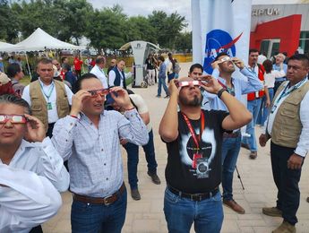 Gobernador de Coahuilla arriba a Planetarium de Torreón