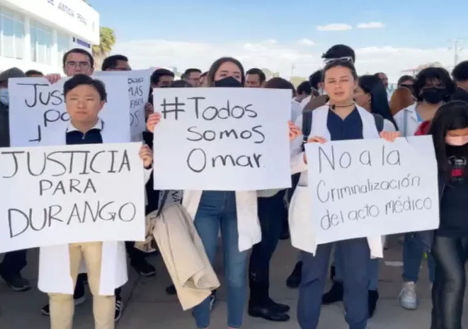 Vinculan a proceso a ex servidores públicos por casos de meningitis en Durango