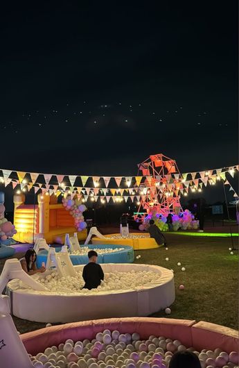 Vista de noche en el recinto donde fue el cumpleaños de Inti, hija de Cazzu y Christian Nodal / Especial