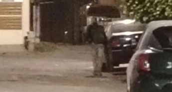 Foto del agresor sexual, alejándose de la víctima en Bosques de San Sebastián / Jesús Zavala