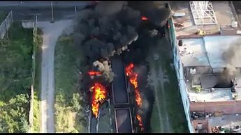 Pipa de Pemex choca contra tren en Aguascalientes; provoca grave incendio