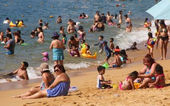 La Playa Icacos es la más grande de la Zona Dorada de Acapulco | Cuartoscuro