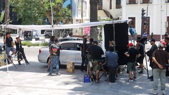 Un equipo de filmación durante las grabaciones de la serie 'El Juicio' con Eugenio Derbez de Amazon en Puebla | Es Imagen