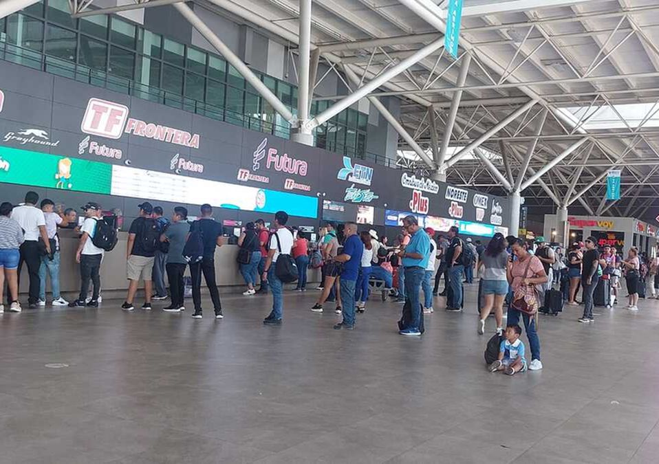 Central de Autobuses en Monterrey / Leyda Estrada