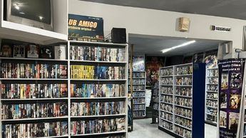 Muchos DVD´s quedaron en los muebles de varias películas.| Especial