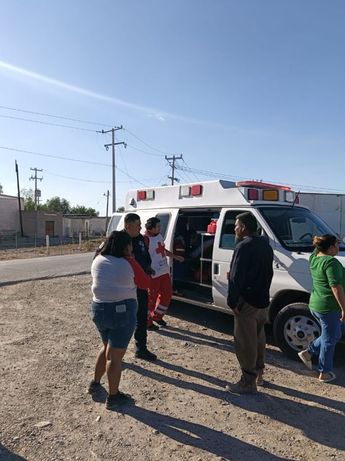 Tras el reporte de auxilio al sistema de emergencias, al sitio arribaron paramédicos de la Cruz Roja Mexicana para brindar los primeros auxilios
