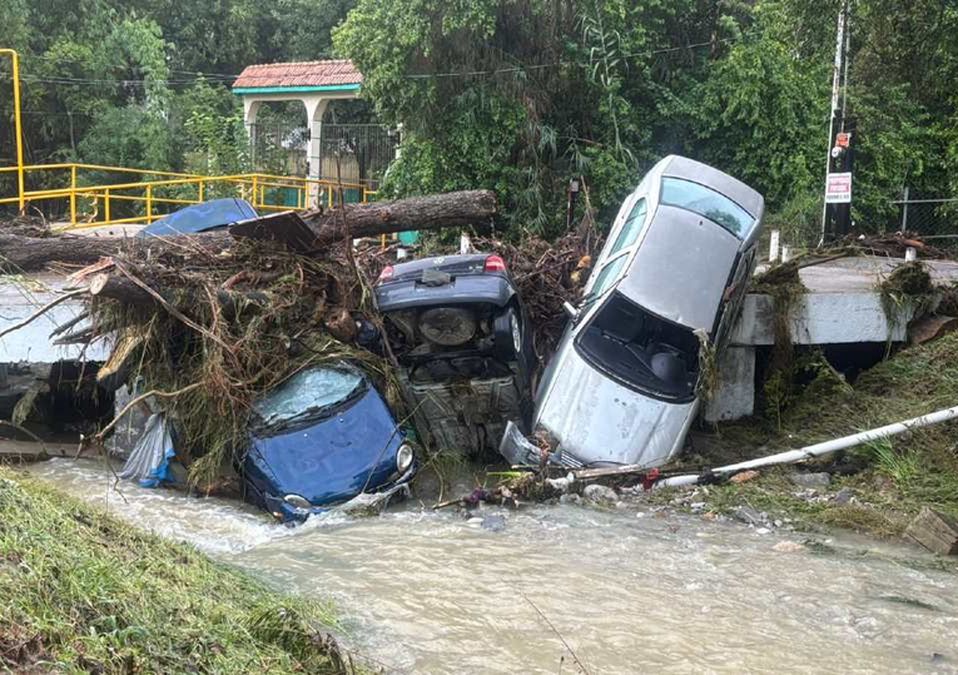 Por fortuna, ninguna persona resultó lesionada y solo fueron daños materiales lo que dejaron las fuertes lluvias en Santiago. | Pedro Delgado