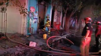 El incendio fue sofocado por cuerpos de emergencia en el primer cuadro de la Ciudad. | Leyda Estrada