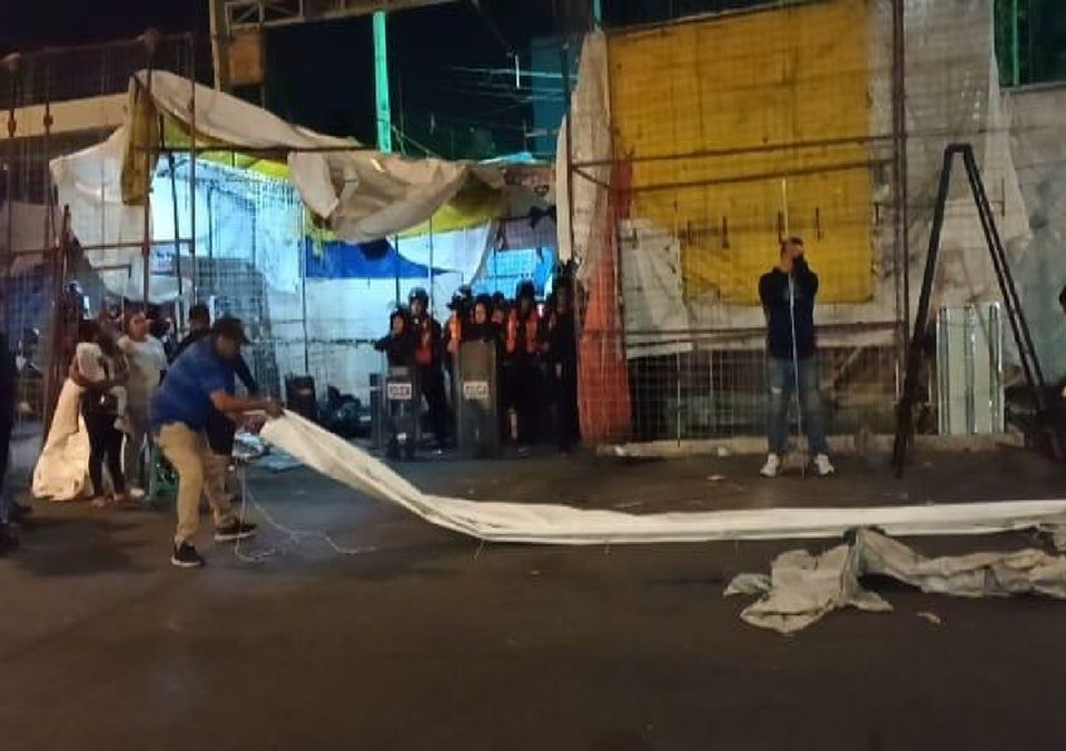 Retiran puestos semifijos en Eje 1 Norte / Luis Manuel Acevedo