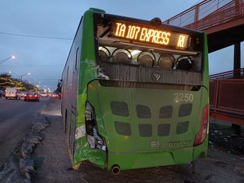 Así quedó la ruta 107 tras ser impactado en Santa Catarina / Israel Santacruz
