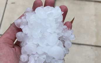 Granizo que cayó con la tormenta en el Área Metropolitana de Guadalajara / Twitter @cgamezponce