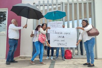 Docentes de Educación Especial protestan en SEP Puebla para destituir a su directora / Agencia Es Imagen