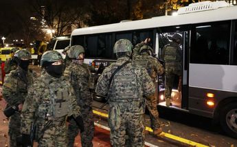 Los militares se apoderaron de las calles de Corea del Sur tras el decreto de la Ley Marcial. | Reuters