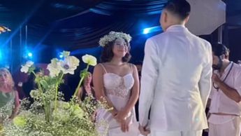 En los videos se puede ver a la pareja bastante feliz disfrutando del gran momento.