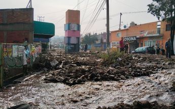 El desbordamiento de la presa Sierra de Guadalupe ocasionó que el lodo corriera y dañara las casas aledañas | Omar Brito