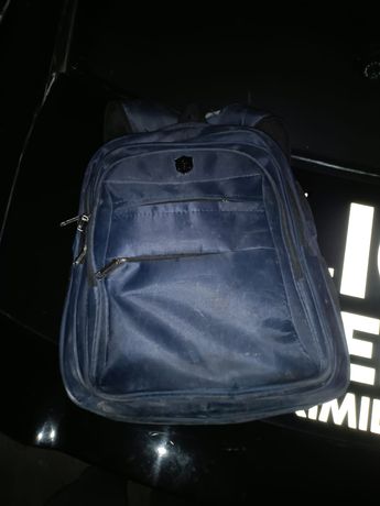Mochila robada a la víctima en calles del Centro de Monterrey. | Cortesía