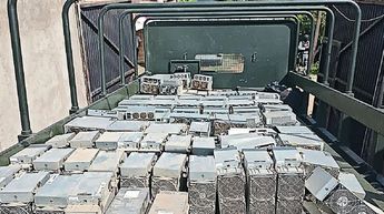 Una gran cantidad de equipos de cómputo fue decomisada por las autoridades. | FGR