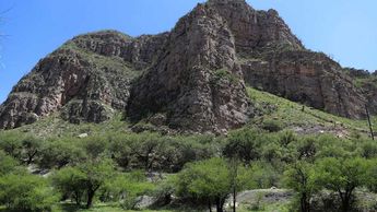 Puedes disfrutar del senderismo, en donde te encontrarás un paisaje divino.