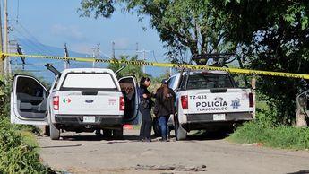 Elementos de la Policía de Tlajomulco en el lugar donde encontraron el cuerpo | Juan Carlos Munguía