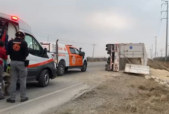 El camión de carga accidentado llevaba 40 toneladas de arroz. | Cortesía