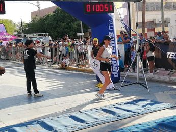 Fátima Alanís Minarro ganadora de la Carrera Multimedios Laguna 15K