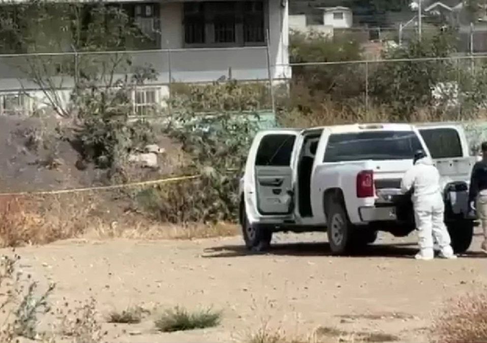 Un conductor de uber localizó a una adolescente con uniforme de secundaria, ensangrentada, tras haber sido atacada con un arma blanca.