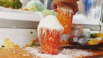 El queso rallado es el ingrediente estrella del Caldo de Oso | Especial