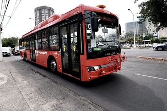 Se recomienda hacer con tiempo los traslados, pues el transporte tardará más de lo habitual. | Telediario Especial
