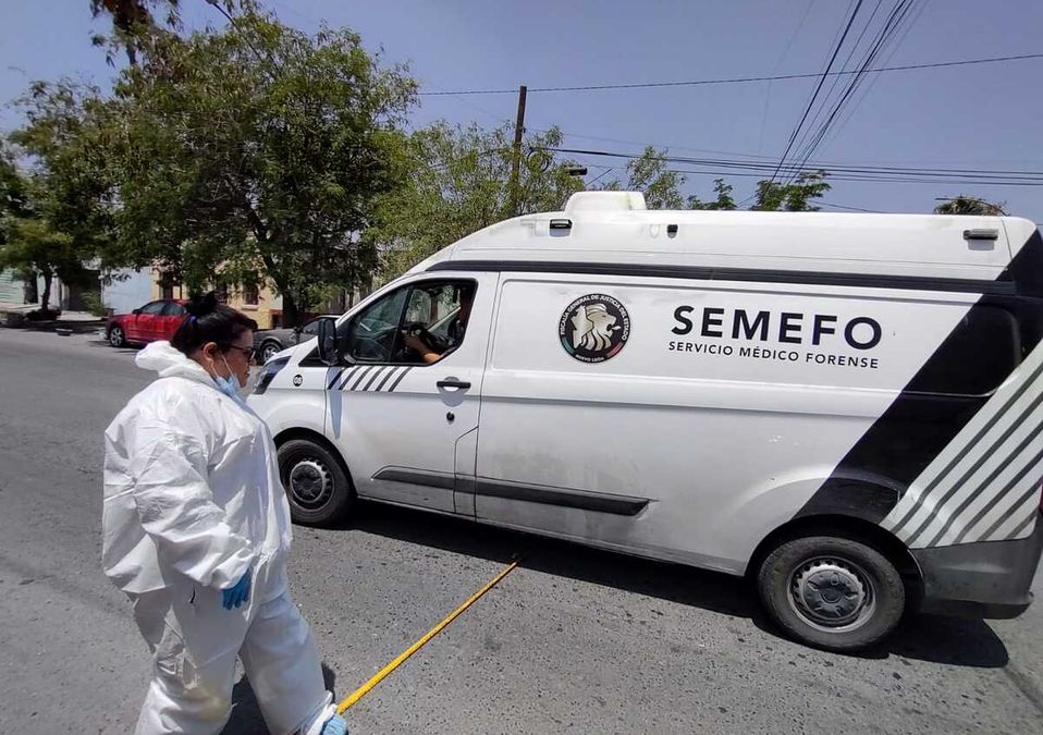 Trascendió que la mujer fue encontrada sin vida, y pendiendo de un cordón al cuello, en el cuarto que rentaba. | Agustín Martínez