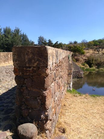 Las autoridades han conservado el Puente de Calderón por la riqueza histórica que aporta al estado. | Foto: Jorge Moreno vía Facebook.