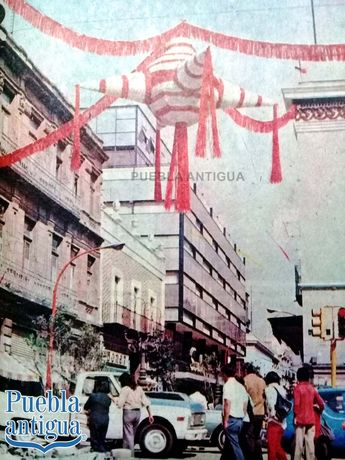 Calle 5 de Mayo en Navidad durante 1978 | Puebla Antigua