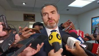 Tribunal Electoral determina que Adrián de la Garza coaccionó el voto con entrega de tarjetas