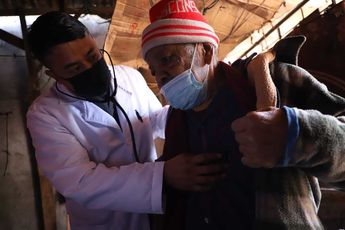 Hasta su domicilio, ubicado en la colonia Fomerrey 20, en Guadalupe, llegó también personal médico / Luis Guerra