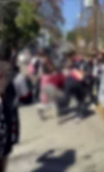 Fragmento protegido de la pelea entre alumnas de secundaria. | Cortesía