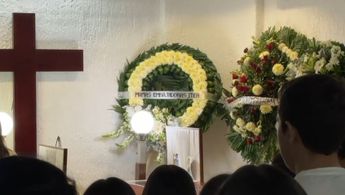 Arreglos florales entregados en honor a Astrid y Fernando | Telediario