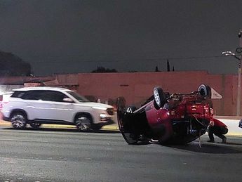 Volcadura sobre avenida Gonzalitos en Monterrey. | Leyda Estrada