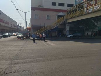Puentes peatonales en el Centro de Monterrey son ignorados por ciudadanos. | Sandra González