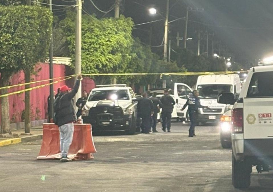 Tras la balacera en la colonia Solidaridad, Iztapalapa, las autoridades investigan el asesinato de un hombre como ataque directo | Enrique Luna