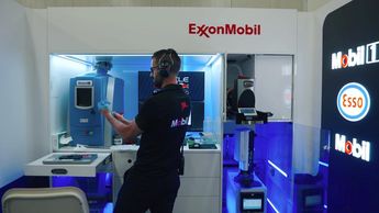 El laboratorio de Mobil y Red Bull viaja con el equipo por todo el mundo / Cortesía: Mobil