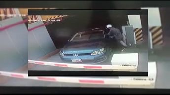 Captan en video asalto a cliente en Plaza Vía San Ángel de Puebla