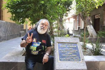 Raúl Núñez, donador de la placa en homenaje a John Lennon / Andrés Lobato