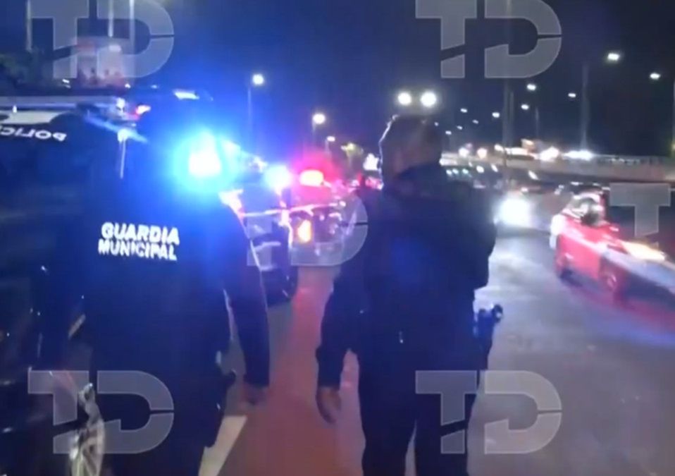 Miguel Sarmiento, reportero de TELEDIARIO, es agredido EN VIVO por policías de Naucalpan. / Telediario